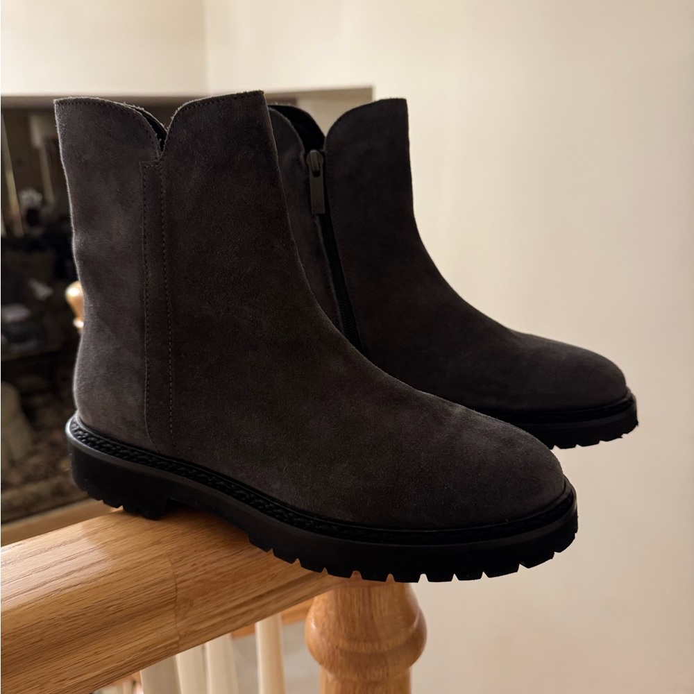 Aquatalia Women’s Madelyn Booties in Charcoal Size 7